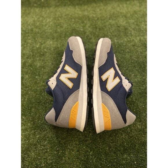 Athletic_Shoes
